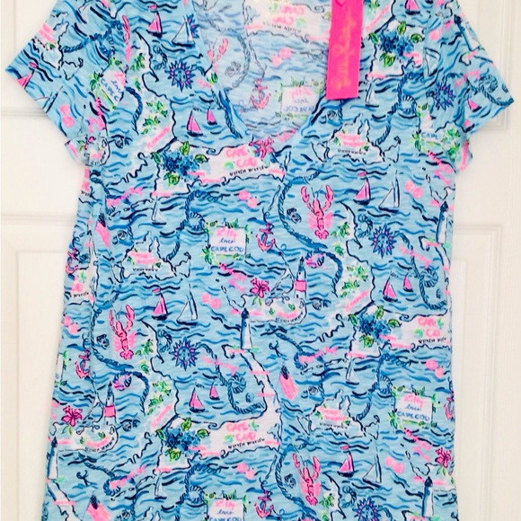 Lilly Pulitzer Etta V-Neck T-Shirt-Lilly Loves Cape Cod-Bali Blue-NWT In Package - Picture 2 of 8